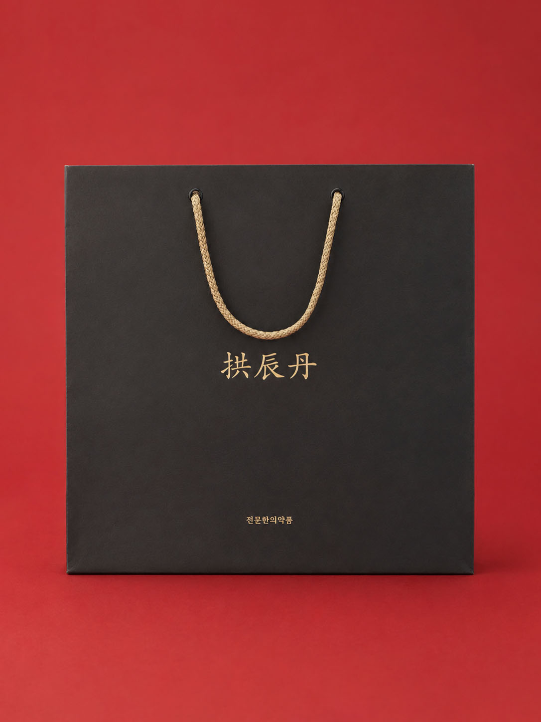 sw 200g_팬톤 별색 2도_무광 라미네이팅_황동색 브레이드끈_검정 아일렛_1.jpg